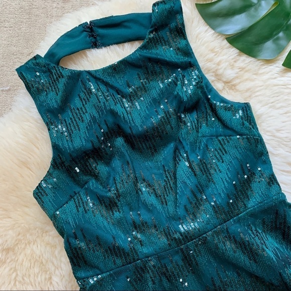 NWT Lulu’s Sequin Cutout Holiday New Years Christmas Back Fit Flare Green Dress - Picture 3 of 9